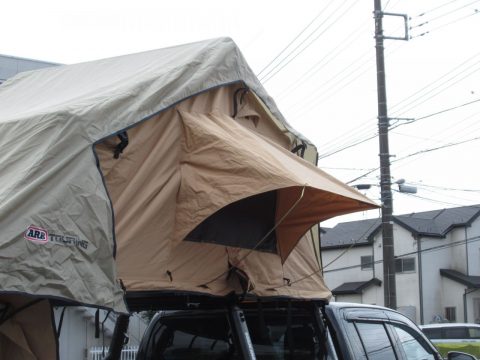 ハイラックス　ARB　ルーフトップテント　小窓部分